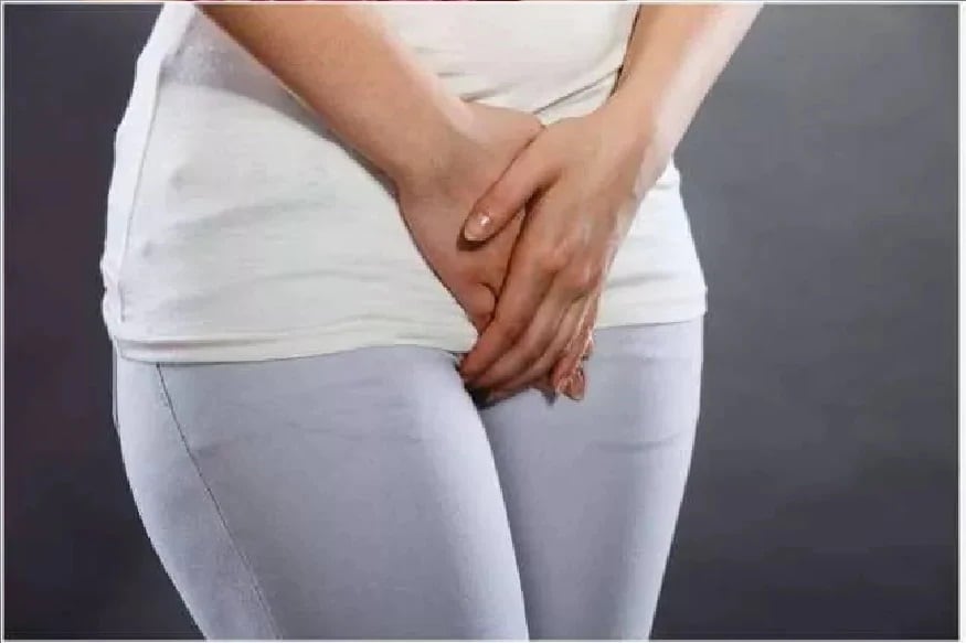 इन्फेक्शन - व्हजायनल (Vaginal) किंवा सर्व्हिकल (cervical) इन्फेक्शन असल्यासदेखील मासिक पाळीशिवाय रक्तस्राव होऊ शकतो. इन्फेक्शन - व्हजायनल (Vaginal) किंवा सर्व्हिकल (cervical) इन्फेक्शन असल्यासदेखील मासिक पाळीशिवाय रक्तस्राव होऊ शकतो.