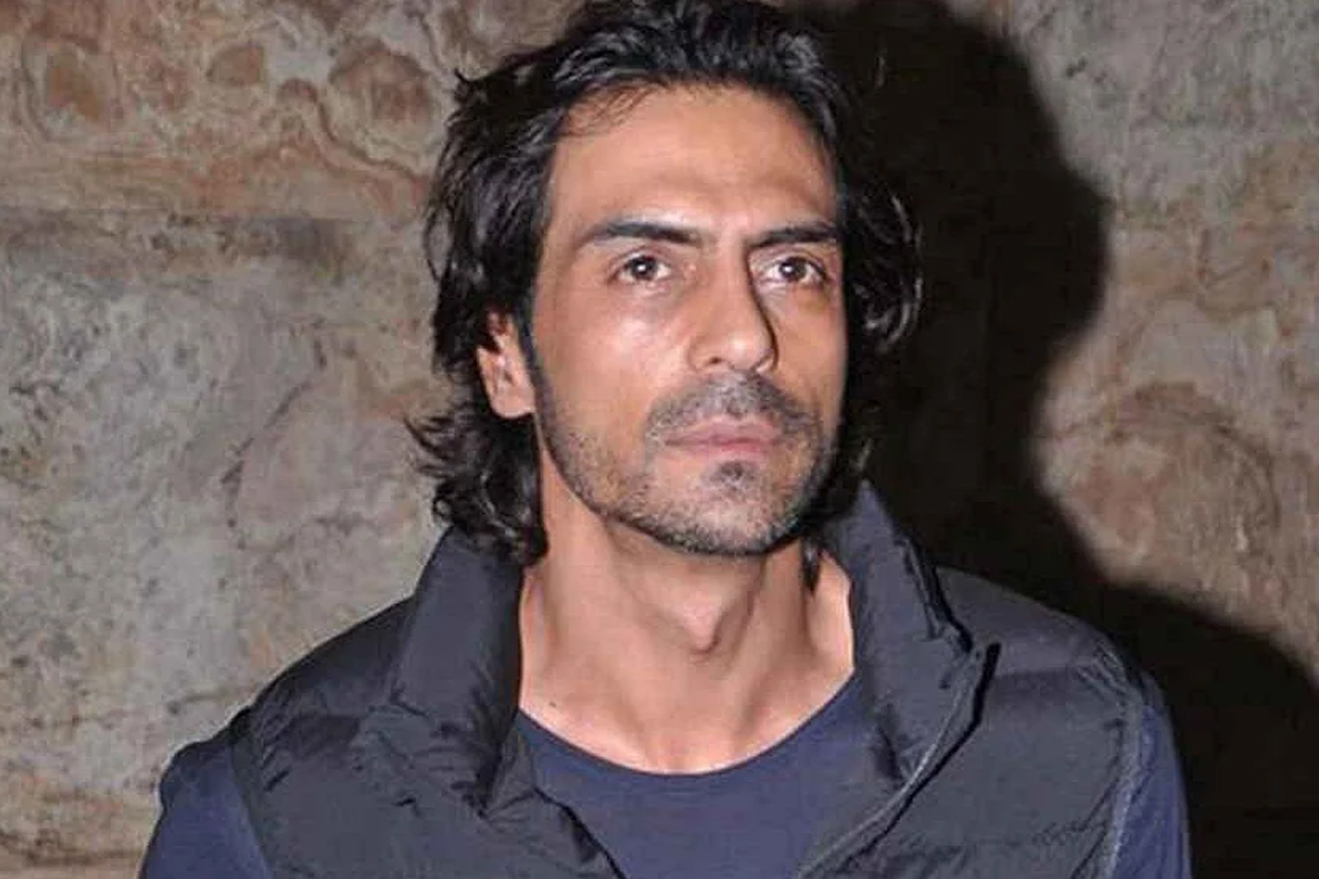 BREAKING :अर्जुन रामपालच्या घरावर NCB चा छापा, ड्रायव्हरला घेतले ताब्यात