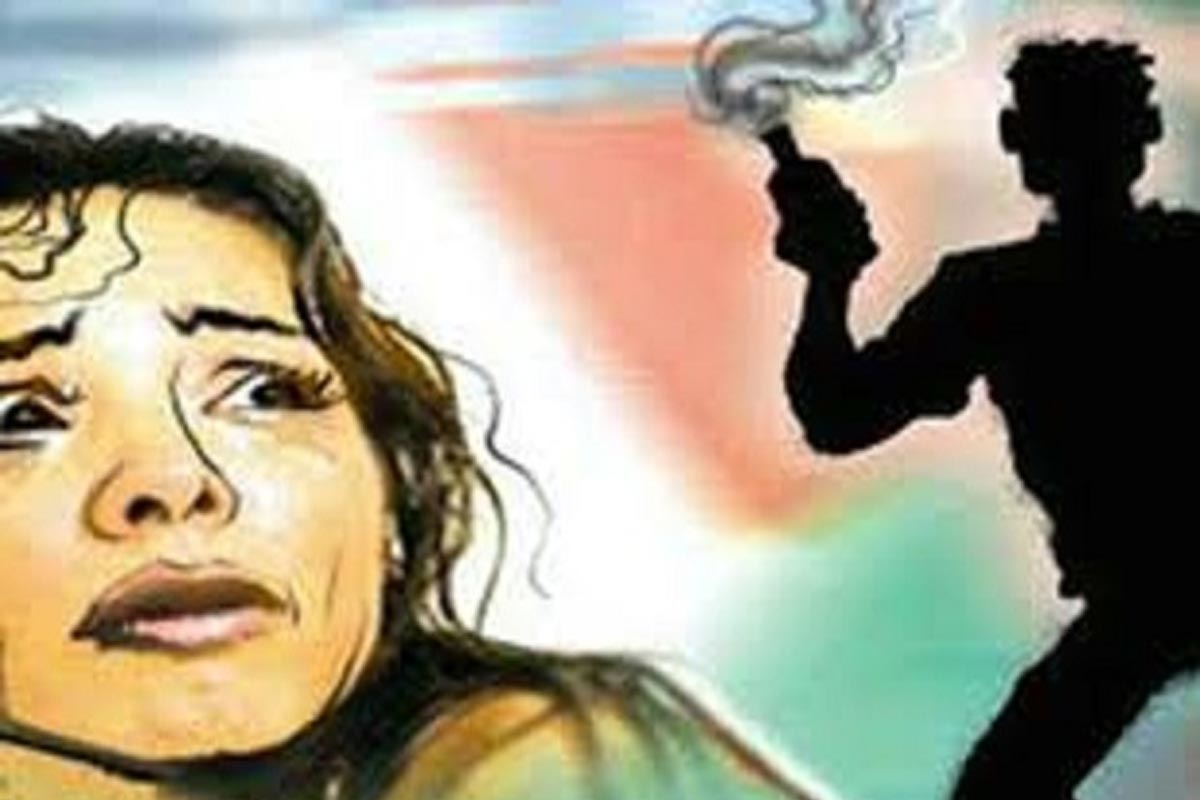 रात्रीच्या काळोखात महिलेवर अॅसिड हल्ला, विरोध करताच उचललं हे पाऊल