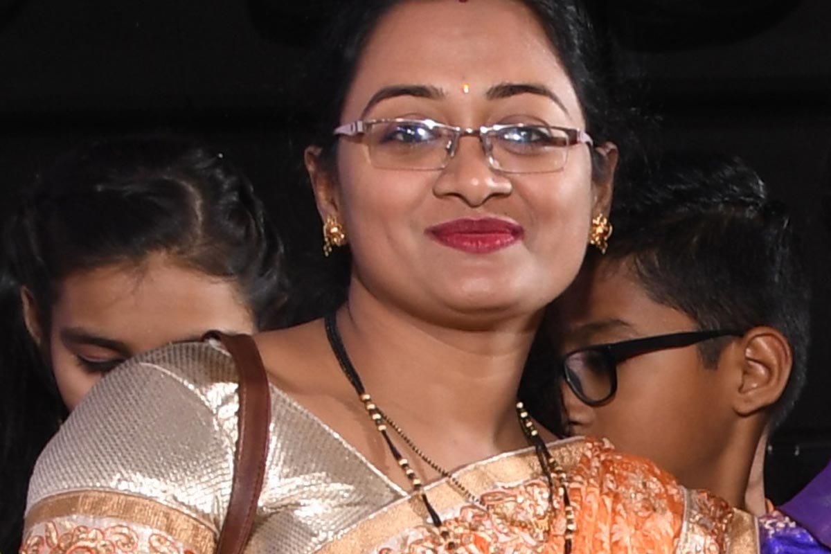 कुटुंबासोबत किल्ल्यावर भ्रमंतीसाठी आलेली महिला कोसळली खोल दरीत, अन्..