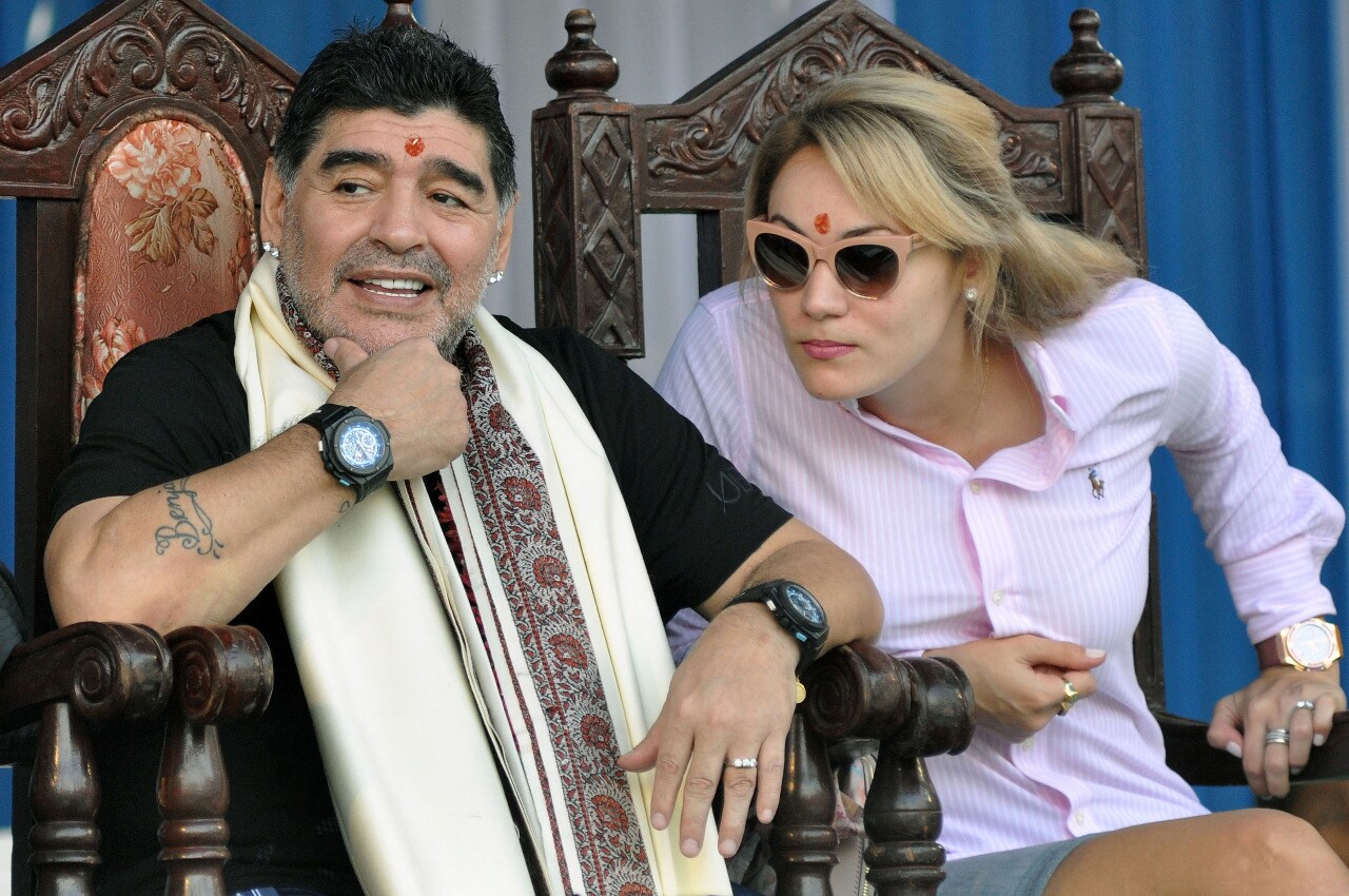 अंमली पदार्थांचं सेवन, दारू, डिप्रेशन, स्ट्रेस अशा अनेक कारणांनी मॅराडोना यांचं वैयक्तिक आयुष्य अस्थिर होतं. अंमली पदार्थांचं सेवन, दारू, डिप्रेशन, स्ट्रेस अशा अनेक कारणांनी मॅराडोना यांचं वैयक्तिक आयुष्य अस्थिर होतं.