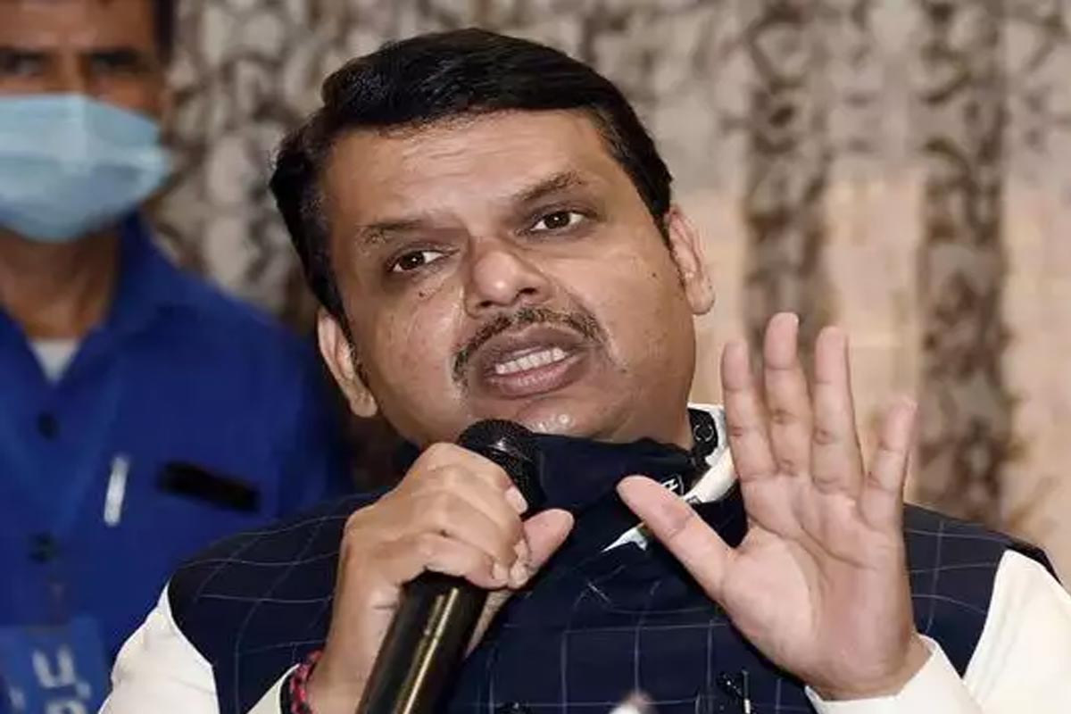 देवेंद्र फडणवीसांनी आणखी एका मुद्द्यावरून सरकारला घेरलं, थेट उद्धव ठाकरेंचं नाव घेत केला आक्रमक सवाल