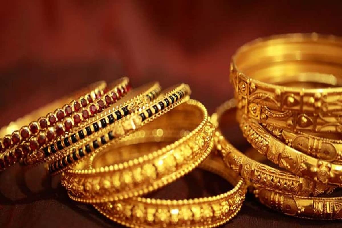 Gold Price Today: सलग झालेल्या वाढीनंतर आज सोन्याचांदीमध्ये घसरण, वाचा नवे दर