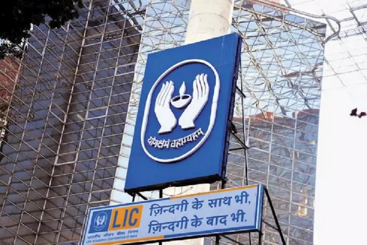या पॉलिसीमध्ये तुम्ही कमीतकमी 1,00,000 रुपये गुंतवू शकता. तर जास्तीत जास्त गुंतवणुकीसाठी कोणती मर्यादा नाही आहे. ही सिंगल प्रीमियम वाली नॉन-लिंक्ड, नॉन-पार्टिसिपेटिंग आणि पर्सनल अॅन्यूटी योजना आहे. ही पॉलिसी 25 ऑगस्ट 2020 पासून सुरू झाली आहे. या पॉलिसीमध्ये तुम्ही कमीतकमी 1,00,000 रुपये गुंतवू शकता. तर जास्तीत जास्त गुंतवणुकीसाठी कोणती मर्यादा नाही आहे. ही सिंगल प्रीमियम वाली नॉन-लिंक्ड, नॉन-पार्टिसिपेटिंग आणि पर्सनल अॅन्यूटी योजना आहे. ही पॉलिसी 25 ऑगस्ट 2020 पासून सुरू झाली आहे.