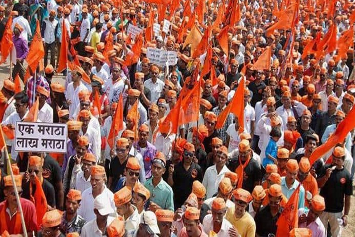 मराठा आरक्षणासाठी सरकारचं आणखी एक पाऊल पुढे, घटनापीठासाठी चौथा अर्ज