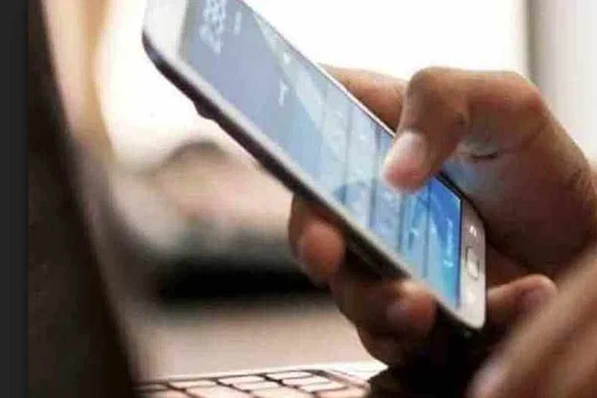 अकाउंटमध्ये पैसे टाक, नाहीतर तुझा सेक्स व्हिडिओ व्हायरल करतो; शाळकरी विद्यार्थ्याला धमकी