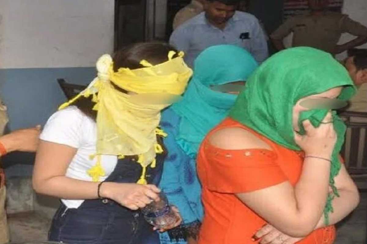 पुणे- सोलापूर महामार्गावर सेक्स रॅकेटचा पर्दाफाश! मराठी तरुणीसह तिघींची सुटका