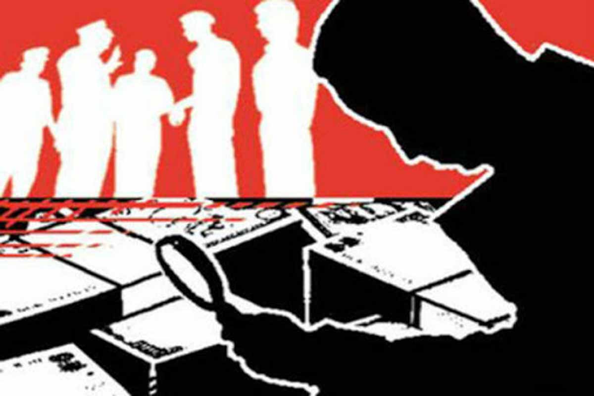 136 जणांचे पथक पहाटेच धडकलं जळगावात, 'या' पतसंस्थेसह अवसायकांच्या घरी छापा