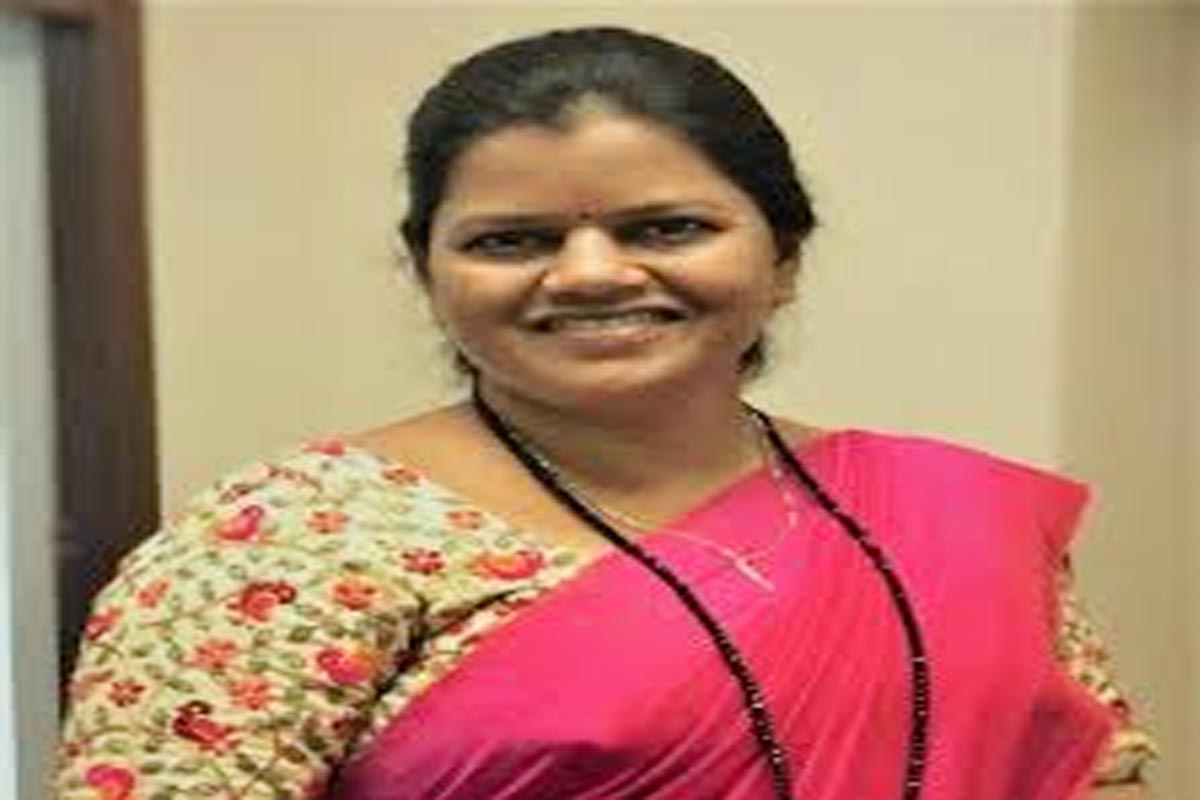 अमरावतीत भाजप नेत्याच्या बहिणीनं आंदोलन करत साजरी केली 'काळी दिवाळी'