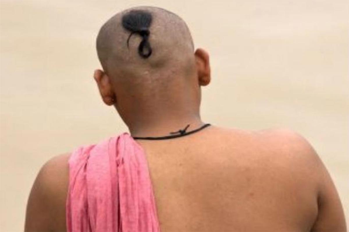 विश्व हिंदू परिषदेच्या नेत्याच्या शेंडीवरच हेअर ड्रेसरनं फिरवली कात्री, नंतर झालं असं...