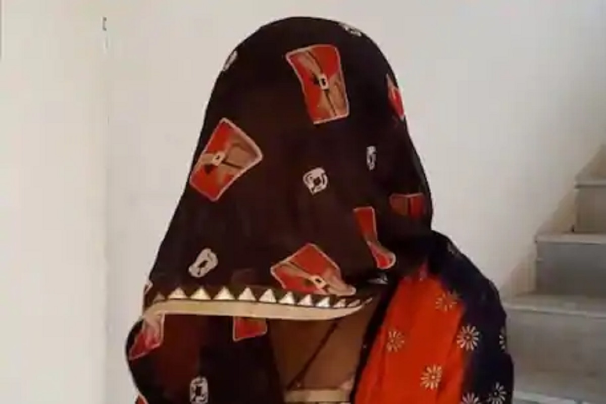 'डायन' म्हणत महिलेला केली मारहाण; बाजारात निर्वस्त्र केल्याचा आरोप