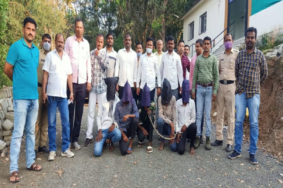 एका ‘फोन कॉल’मुळे गुंडांची टोळी जेरबंद, देहूरोडमध्ये दिवसा ढवळ्या लुटायची कापडांची दुकानं