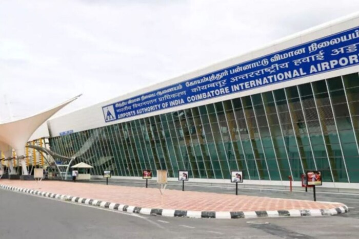 सीमा शुल्क विभागाने सांगितले की, हवाई अड्ड्यावर दोन महिलानी घातलेल्या अंडरवेअर्समध्ये 62 लाख रुपयात 1.1 किलोग्रॅम सोन्यासह तस्करीच्या आरोपात पकडण्यात आलं आहे. दोन्ही आरोपी महिलांची नावे देवनावी राधाकृष्णन आणि वासंती रामास्वामी अशा आहेत. सकाळी 3.30 वाजता एअर अरबच्या उड्डाणात शारजाह ते कोयुम्बतूर पोहोचली होती. 