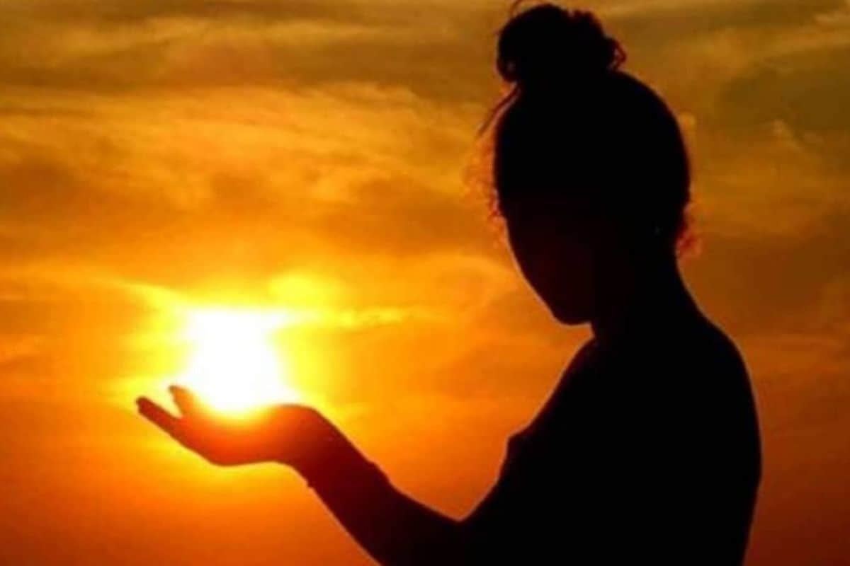 अमेरिकेत एक असेही एक शहर आहे जेथे दोन महिने लोकांना सूर्य दिसणार नाही. अमेरिकेच्या अलास्कामधील लोकांना पुढील 2 महिने अंधारात राहावं लागणार आहे. आता या शहरात 23 जानेवारी रोजी स्थानिक वेळेनुसार दुपारी 1 वाजता सुर्योदय होईल. सरकारने अधिकृतपणे 65 दिवसांपर्यंत अंधार राहणार असल्याचे जाहीर केले आहे. अमेरिकेत एक असेही एक शहर आहे जेथे दोन महिने लोकांना सूर्य दिसणार नाही. अमेरिकेच्या अलास्कामधील लोकांना पुढील 2 महिने अंधारात राहावं लागणार आहे. आता या शहरात 23 जानेवारी रोजी स्थानिक वेळेनुसार दुपारी 1 वाजता सुर्योदय होईल. सरकारने अधिकृतपणे 65 दिवसांपर्यंत अंधार राहणार असल्याचे जाहीर केले आहे.