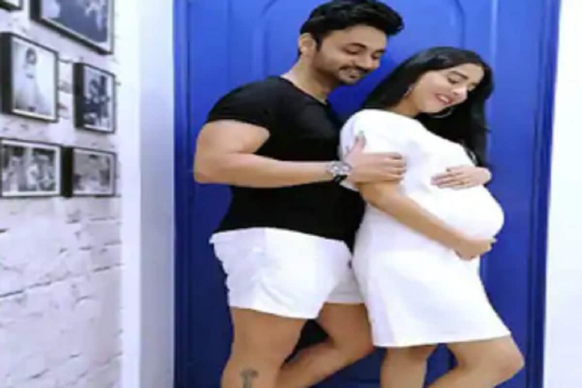 नोव्हेंबर महिन्यात बॉलिवूड अभिनेत्री अमृता राव (Amrita Rao) आई झाली असून तिने एका गोंडस मुलाला जन्म दिला. नोव्हेंबर महिन्यात बॉलिवूड अभिनेत्री अमृता राव (Amrita Rao) आई झाली असून तिने एका गोंडस मुलाला जन्म दिला.