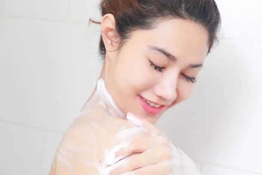 बाहेरुन आल्यानंतर खुप चालल्यानंतर किंवा लाँग ड्राईव्ह नंतर घरी आल्याआल्या आंघोळ करु नये.