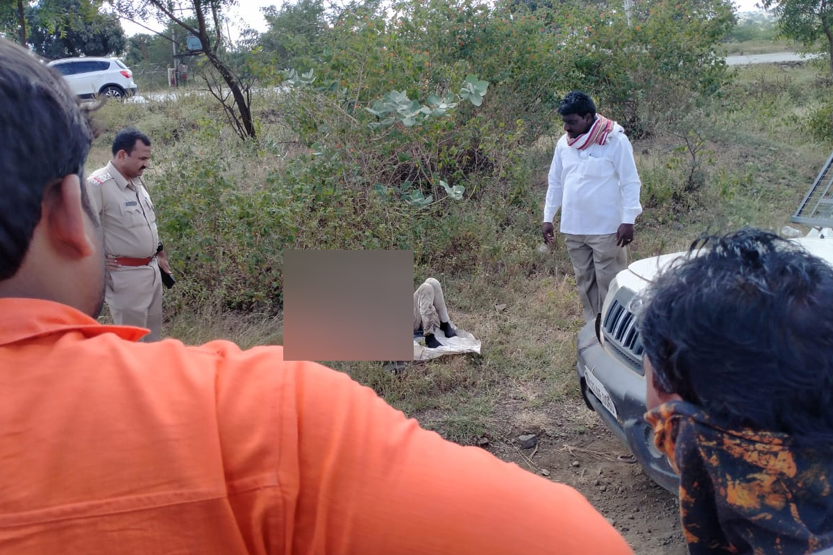 बीड हादरलं, प्रेयसीला अॅसिड आणि पेट्रोल टाकून जाळले, 12 तास रस्त्यावर तडफडत होती तरुणी!