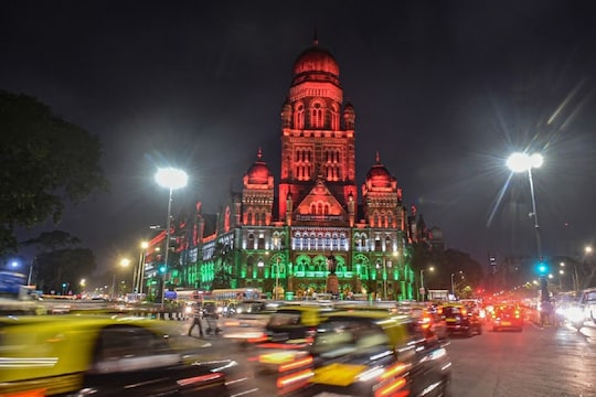 Mumbai: A view of the Brihanmumbai Municipal Corporation (BMC) building lit-up in Tricolour ahead of the Independence Day in Mumbai, Tuesday, Aug 13, 2019. (PTI Photo/Mitesh Bhuvad)(PTI8_13_2019_000221B)
