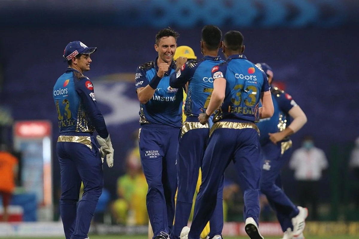 पाचव्यांदा आयपीएल (IPL 2020 Final) गाठणारा मुंबई इंडियन्सचा (Mumbai Indians) पहिला संघ ठरला आहे. गुरुवार झालेल्या पहिल्या क्वालिफायर सामन्यात (Qualifier 1 MI vs DC) सामन्यात मुंबई इंडियन्सनं दिल्लीचा 57 धावांनी पराभव केला. या सामन्यात मुंबईचे गोलंदाज खरे हिरो ठरले. पाचव्यांदा आयपीएल (IPL 2020 Final) गाठणारा मुंबई इंडियन्सचा (Mumbai Indians) पहिला संघ ठरला आहे. गुरुवार झालेल्या पहिल्या क्वालिफायर सामन्यात (Qualifier 1 MI vs DC) सामन्यात मुंबई इंडियन्सनं दिल्लीचा 57 धावांनी पराभव केला. या सामन्यात मुंबईचे गोलंदाज खरे हिरो ठरले.