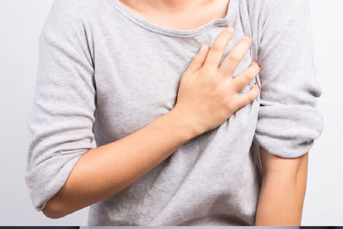 अरे बापरे! खोकला झाला म्हणून डॉक्टरकडे गेली आणि छातीतून निघालं चक्क कंडोम