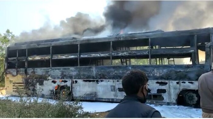 यात 12 जण गंभीर जखमी झाले आहेत. तर या अपघातात तिघांचा जळून मृत्यू झाल्याचे सांगितले जात आहे. 