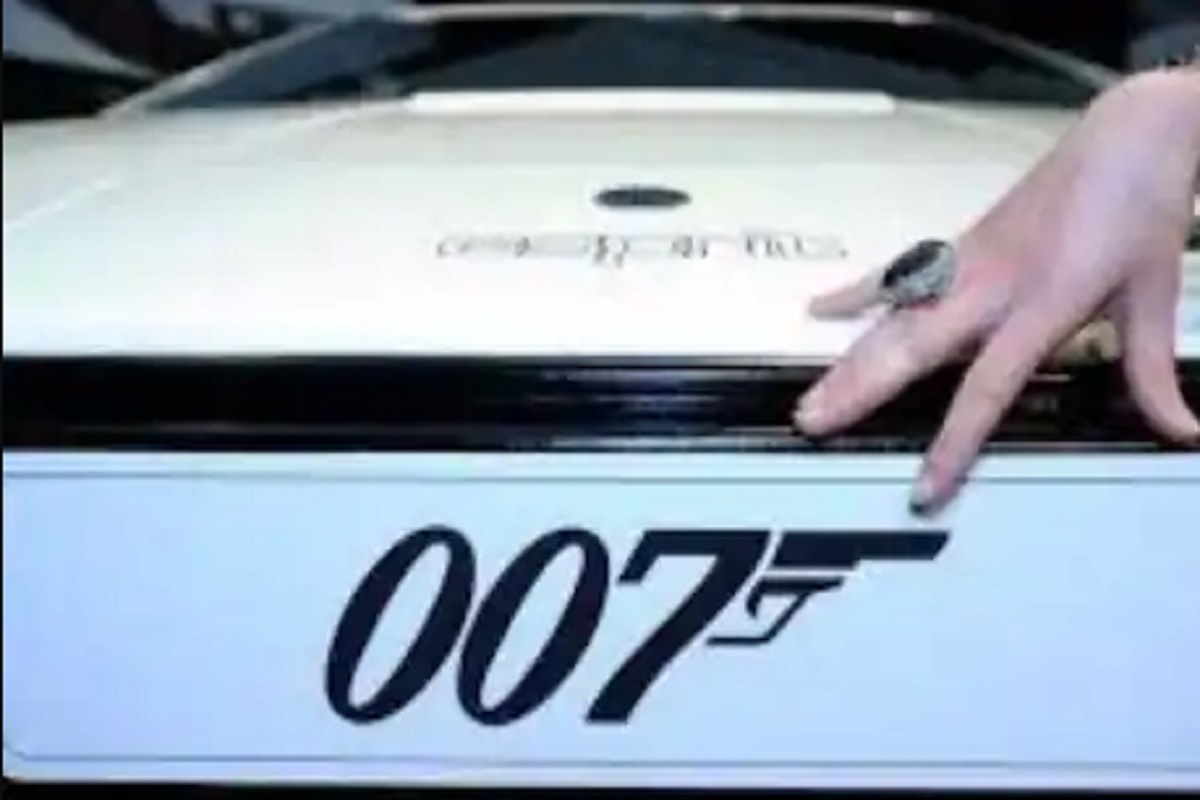 हौसेला मोल नाही! 39.50 लाखाच्या कारसाठी तब्बल 34 लाख रुपयांचा VIP रजिस्ट्रेशन नंबर