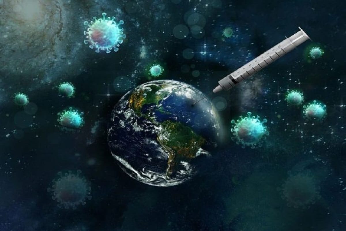 कोरोनाव्हायरसशी (Corona Virus) संपूर्ण जग लढतं आहे, अशात सर्वांना कोरोना लस (Corona Vaccine) कधी येईल याची प्रतीक्षा आहे. मोदी सरकारही लवकरात लवकर कोरोना लस आणण्यासाठी धडपड करत आहेत. पंतप्रधान नरेंद्र मोदी भारतात ज्या औषध कंपनीनं कोरोना लस विकसित केली आहे, त्यांच्यामार्फत कोरोना लशींचं ट्रायल सुरू आहे, अशा कंपन्यांना स्वतः भेट देऊन लशीची प्रक्रिया समजून घेणार आणि सुरक्षिततेची खात्री करून घेणार आहेत. कोरोनाव्हायरसशी (Corona Virus) संपूर्ण जग लढतं आहे, अशात सर्वांना कोरोना लस (Corona Vaccine) कधी येईल याची प्रतीक्षा आहे. मोदी सरकारही लवकरात लवकर कोरोना लस आणण्यासाठी धडपड करत आहेत. पंतप्रधान नरेंद्र मोदी भारतात ज्या औषध कंपनीनं कोरोना लस विकसित केली आहे, त्यांच्यामार्फत कोरोना लशींचं ट्रायल सुरू आहे, अशा कंपन्यांना स्वतः भेट देऊन लशीची प्रक्रिया समजून घेणार आणि सुरक्षिततेची खात्री करून घेणार आहेत.