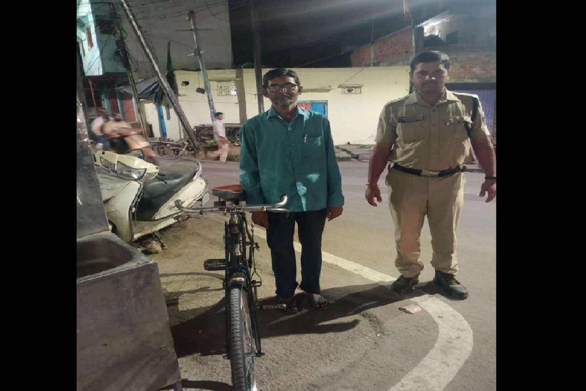 चोरीला गेलेल्या सायकलमध्ये अडकला होता त्याचा जीव; पोलिसांनी 2 आठवड्यांतच काढली शोधून