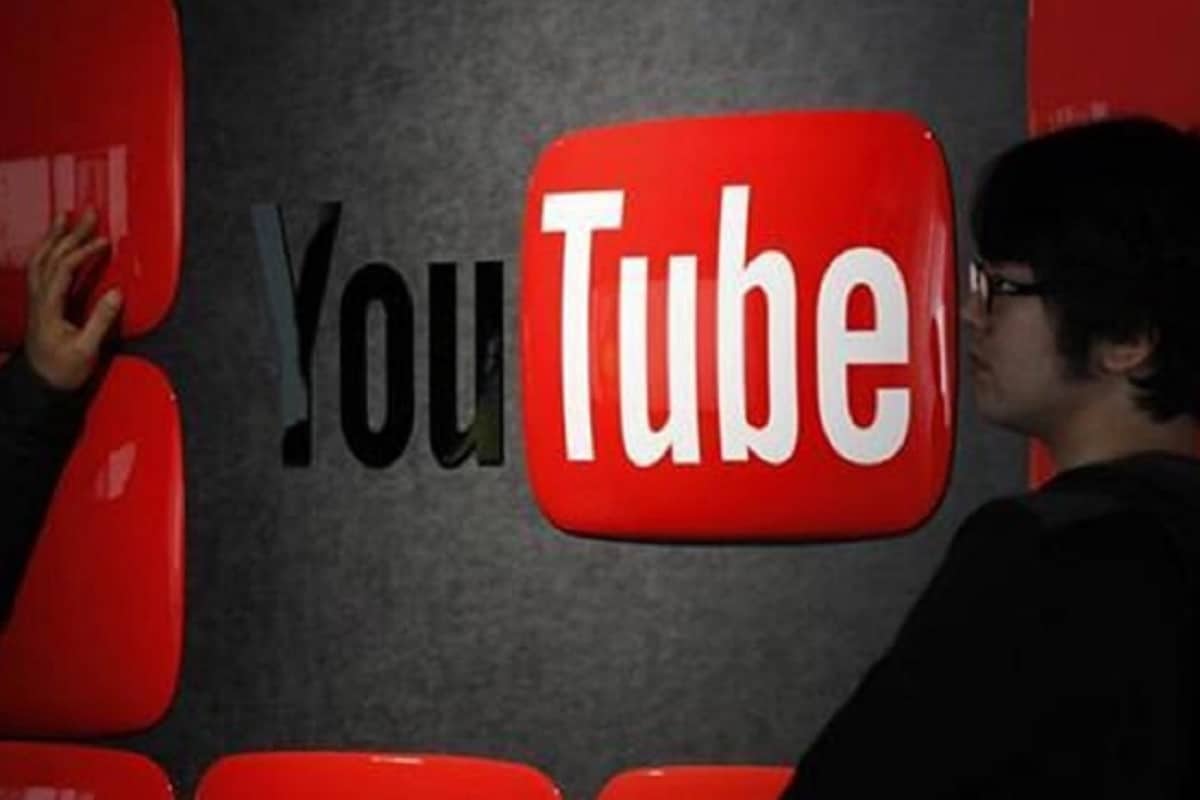 Youtube प्रोगामशी जोडण्यासाठी, चॅनल सुरू करण्यापूर्वी यूट्यूबच्या पॉलिसी आणि गाईडलाईन्स मान्य कराव्या लागतील. चॅनलवर तोच प्रोगाम घेतला जाईल, जो अटी पूर्ण करेल. यूट्यूब चेक करतं की, तुमचं चॅनल त्यांच्या पॉलिसी आणि गाईडलाईन्स फॉलो करतात की नाही. त्याशिवाय चॅनलला कमीत कमी 1000 Subscribers आणि 4000 वॅलिड public watch time असणं गरजेचं आहे. म्हणजेच तुमचं चॅनल लोकांनी कमीत-कमी 4000 तास पाहायला हवं. Youtube प्रोगामशी जोडण्यासाठी, चॅनल सुरू करण्यापूर्वी यूट्यूबच्या पॉलिसी आणि गाईडलाईन्स मान्य कराव्या लागतील. चॅनलवर तोच प्रोगाम घेतला जाईल, जो अटी पूर्ण करेल. यूट्यूब चेक करतं की, तुमचं चॅनल त्यांच्या पॉलिसी आणि गाईडलाईन्स फॉलो करतात की नाही. त्याशिवाय चॅनलला कमीत कमी 1000 Subscribers आणि 4000 वॅलिड public watch time असणं गरजेचं आहे. म्हणजेच तुमचं चॅनल लोकांनी कमीत-कमी 4000 तास पाहायला हवं.