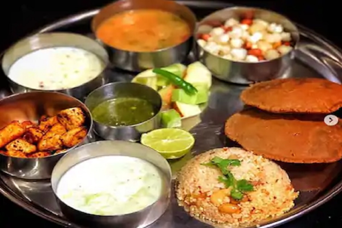 Avoid food in dinner: रात्रीच्या जेवणात हे पदार्थ खायचे टाळा; लाँग लाईफ निरोगी राहू शकाल