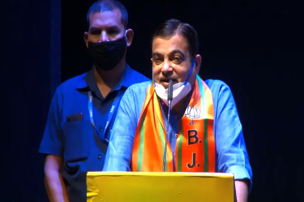 ‘राज्य सरकार म्हाताऱ्या बैलासारखं, टोचणी दिल्याशिवाय चालतच नाही’ गडकरींनी व्यक्त केली तीव्र नाराजी