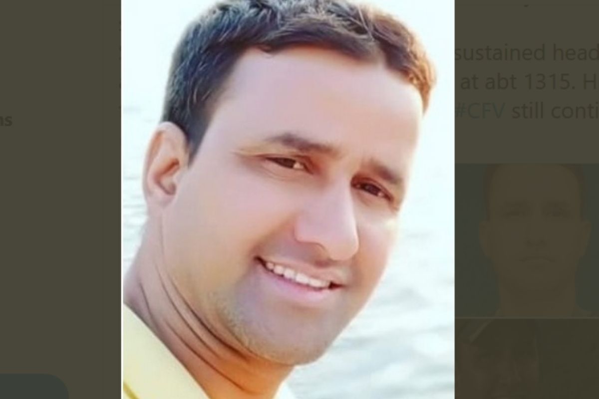 त्यातच एलओसीवर बारामुल्ला येथे BSF चे जवान सब इन्स्पेक्टर राकेश डोवाल हे पाकिस्तानला प्रत्युत्तर देत होते. दुपारी साधारण 12.20 च्या दरम्यान त्यांच्या डोक्याला गंभीर दुखापत झाली. त्यानंतर 1.15 वाजता ते शहीद झाले. त्यातच एलओसीवर बारामुल्ला येथे BSF चे जवान सब इन्स्पेक्टर राकेश डोवाल हे पाकिस्तानला प्रत्युत्तर देत होते. दुपारी साधारण 12.20 च्या दरम्यान त्यांच्या डोक्याला गंभीर दुखापत झाली. त्यानंतर 1.15 वाजता ते शहीद झाले.