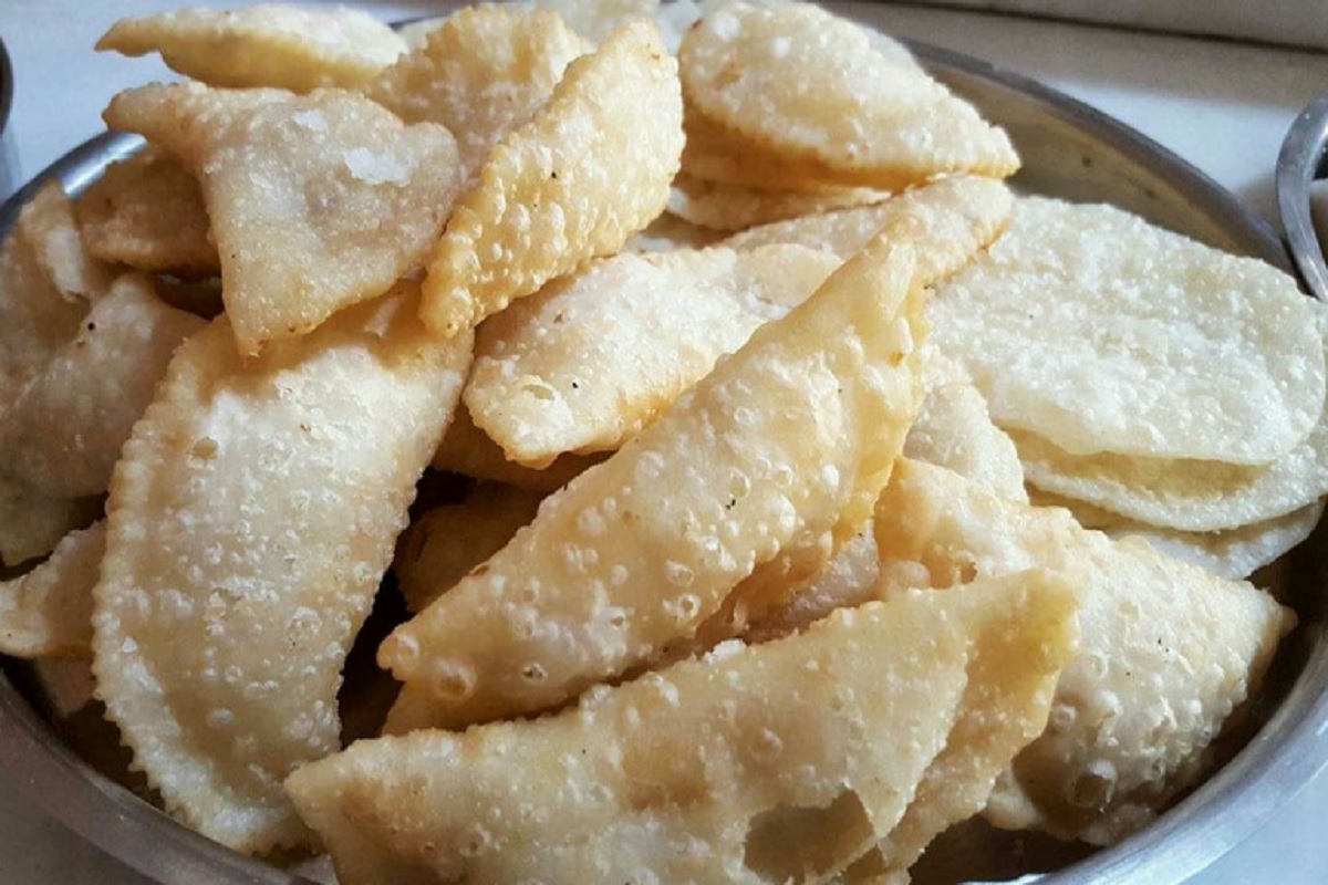 Diwali recipes : करंजी करण्याच्या काही सोप्या पद्धती; या पद्धतीने केला तर कधीच बिघडणार नाही पदार्थ