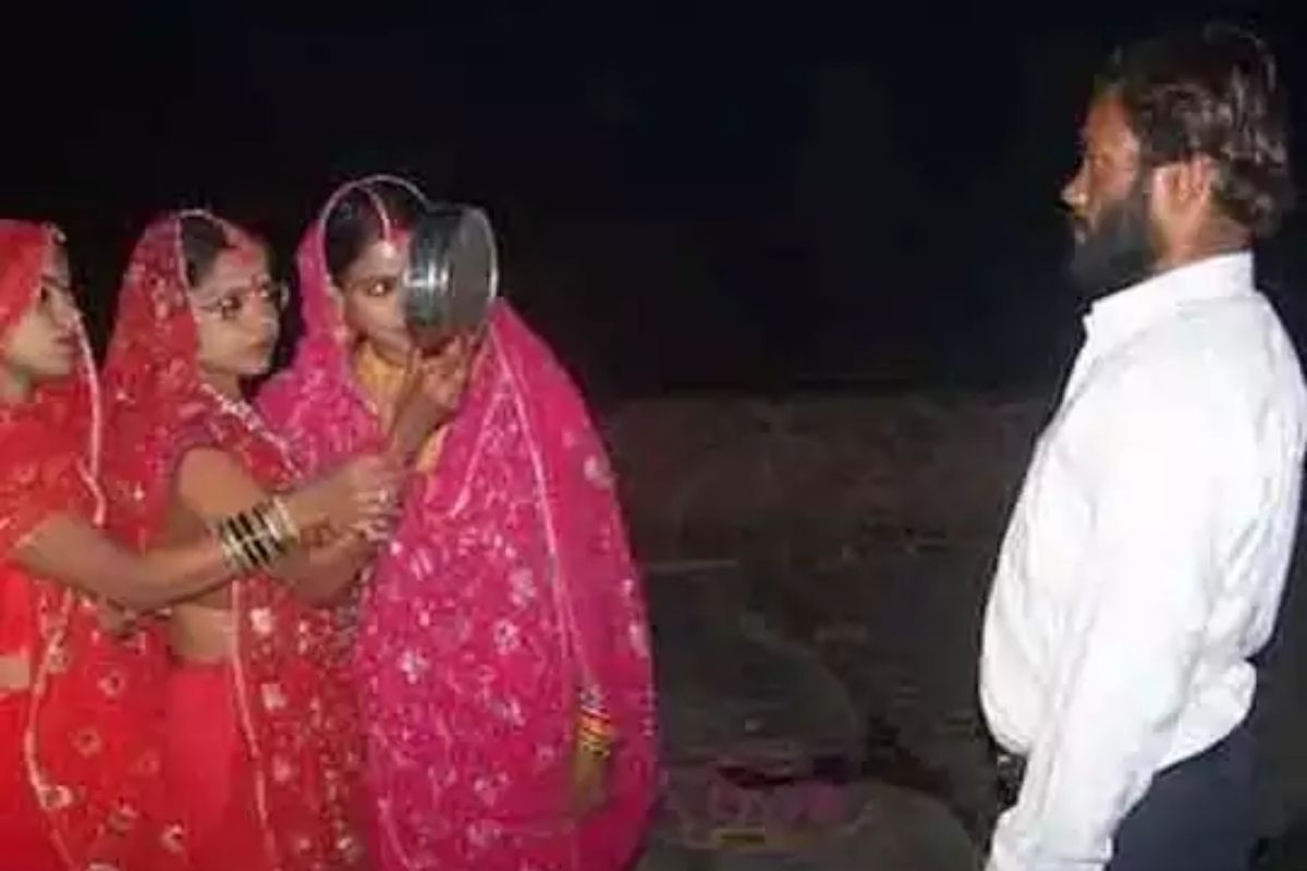 'ते राजा दशरथ आणि आम्ही त्यांच्या तीन राणी'; 12 वर्षांचा अनोखा संसार पाहून नातेवाईक हैराण