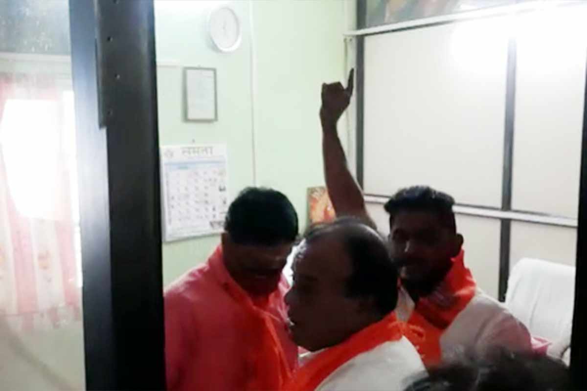 मनसे मोर्चाला हिंसक वळण, वीज कार्यालयाची तोडफोड, अभियंत्याच्या कॅबिनचीही नासधूस