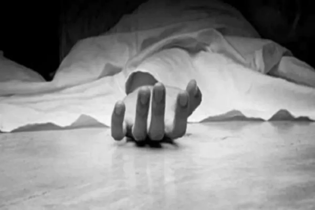 लॉकडाऊनमुळे कॅनडाचा व्हिसा झाला रद्द, बंदूक घेऊन मंदिरात गेला अन् गाभाऱ्यातच...