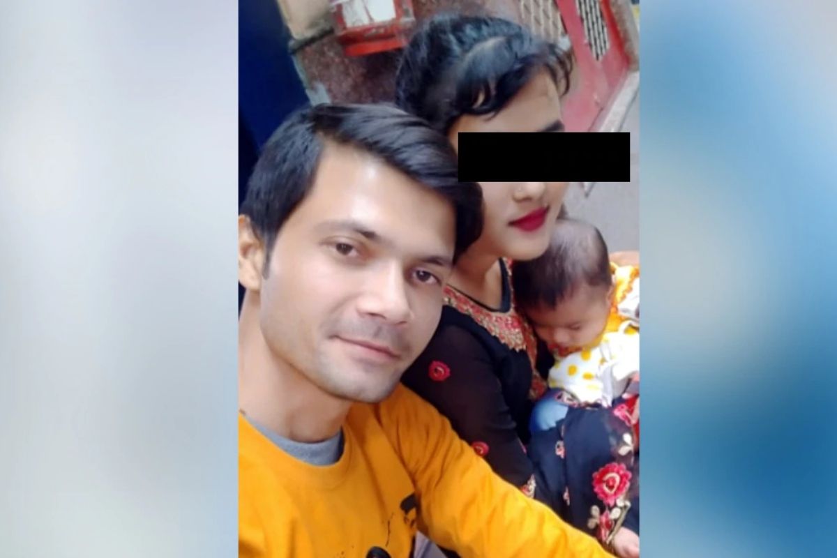 पहिले प्रेम, मग लग्न, पण 2 वर्षानंतर एका व्यक्तीने आरोप केला की त्याच्या पत्नीने त्याच्याबरोबर लव्ह जिहाद केला आहे. त्या व्यक्तीचा आरोप आहे की सासरच्या लोकांनी मोहितचं जबरदस्तीने अबुजर अन्सारीमध्ये रूपांतर केले. पीडित मुलाने दिल्लीतील प्रेम नगर पोलीस स्टेशनमध्ये एफआयआर दाखल केला आहे. पहिले प्रेम, मग लग्न, पण 2 वर्षानंतर एका व्यक्तीने आरोप केला की त्याच्या पत्नीने त्याच्याबरोबर लव्ह जिहाद केला आहे. त्या व्यक्तीचा आरोप आहे की सासरच्या लोकांनी मोहितचं जबरदस्तीने अबुजर अन्सारीमध्ये रूपांतर केले. पीडित मुलाने दिल्लीतील प्रेम नगर पोलीस स्टेशनमध्ये एफआयआर दाखल केला आहे.