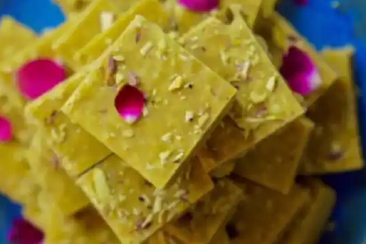 दिवाळीला गोड-धोड खाणं वर्ज्य आहे, तर घरच्या घरी करू शकता शुगर फ्री मिठाई