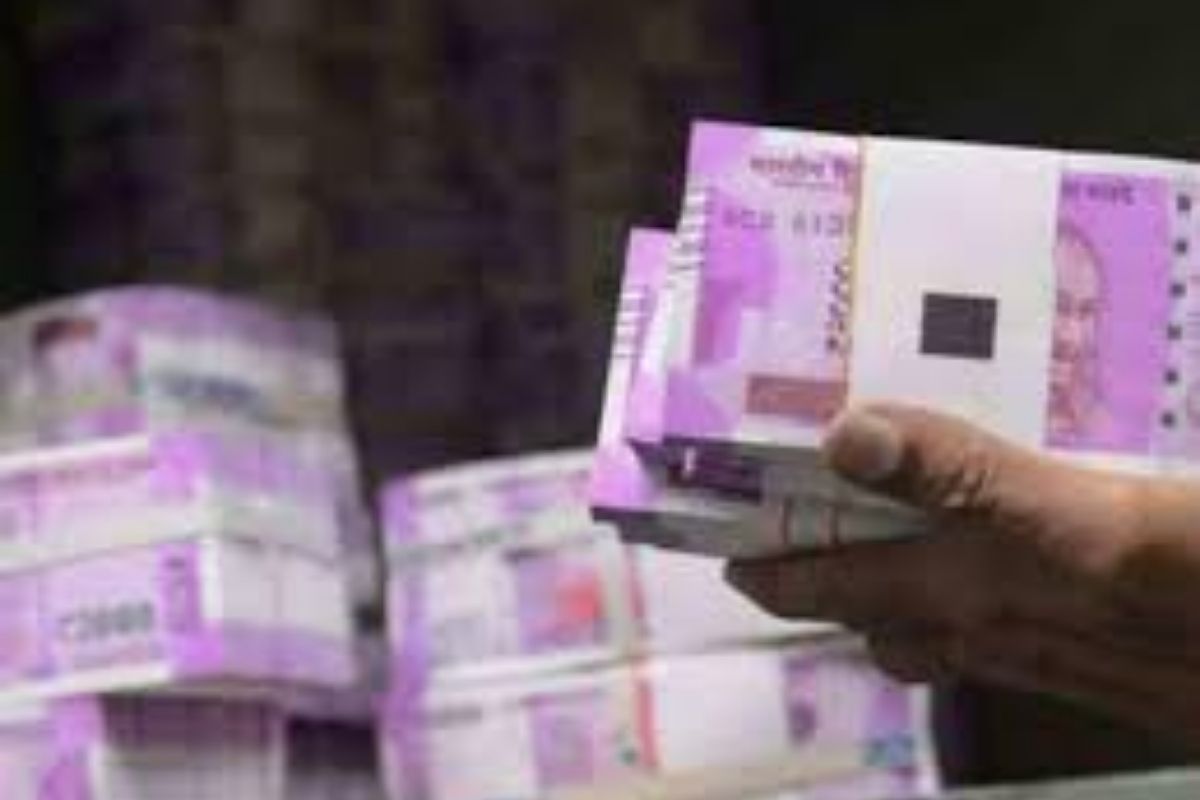 1000 कोटी कोणाचे? Income Taxच्या छापेमारीत मोठा घोटाळा उघड; अधिकाऱ्यांनाही फुटला घाम