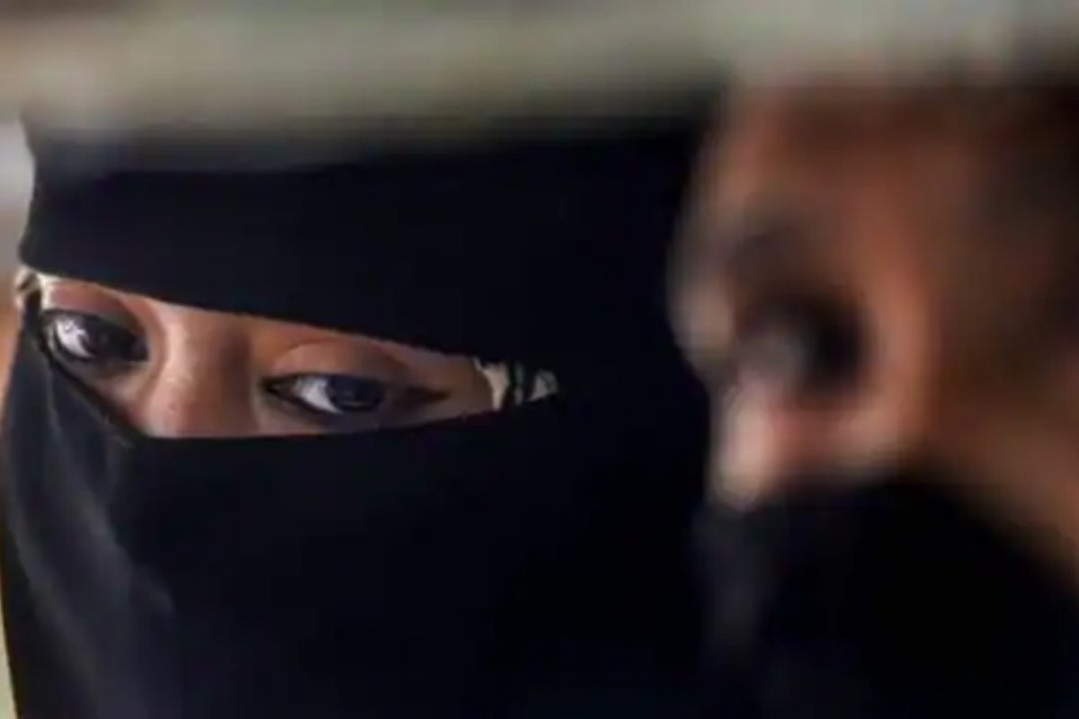 मेव्हणीने KBC मध्ये जिंकले 50 लाख, पैशांच्या लालसेपोटी पत्नीला दिला तीन तलाक