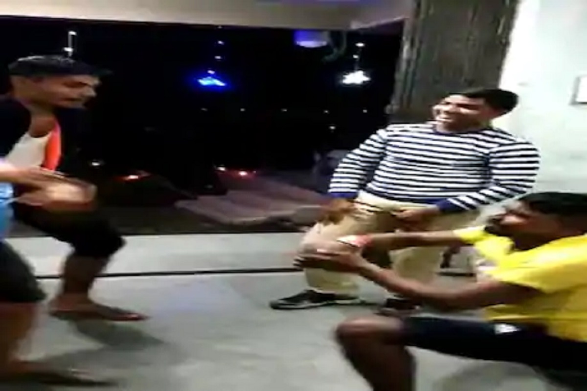 दिवाळीच्या रात्री पोलीस ठाणं झालं डान्स फ्लोअर, कर्मचाऱ्यांनी केलेला नागिण डान्सचा VIDEO VIRAL