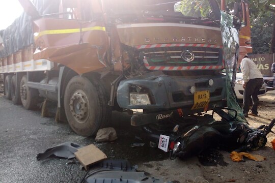 पुण्यात नवले पुलाजवळ पुन्हा विचित्र अपघात, पाहा हा VIDEO
