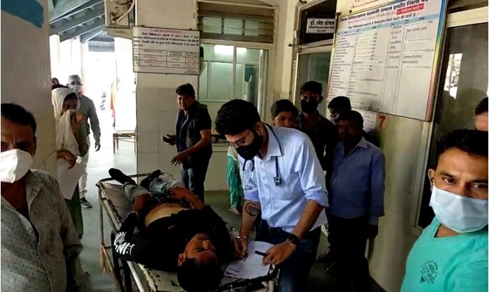 बडवानी येथे आलेले इंदूर रेंजचे आयजी योगेश देशमुख यांनी पत्रकारांनी सांगितलं की, तरुणी राजगड जिल्ह्यात महिला कॉन्स्टेबल म्हणून कार्यरत आहे आणि सध्या आपल्या गावी नर्मदानगर येथे आली होती. प्रथम दर्शनी ही घटना प्रेमप्रकरणातून झाल्याचे दिसून येत आहे.