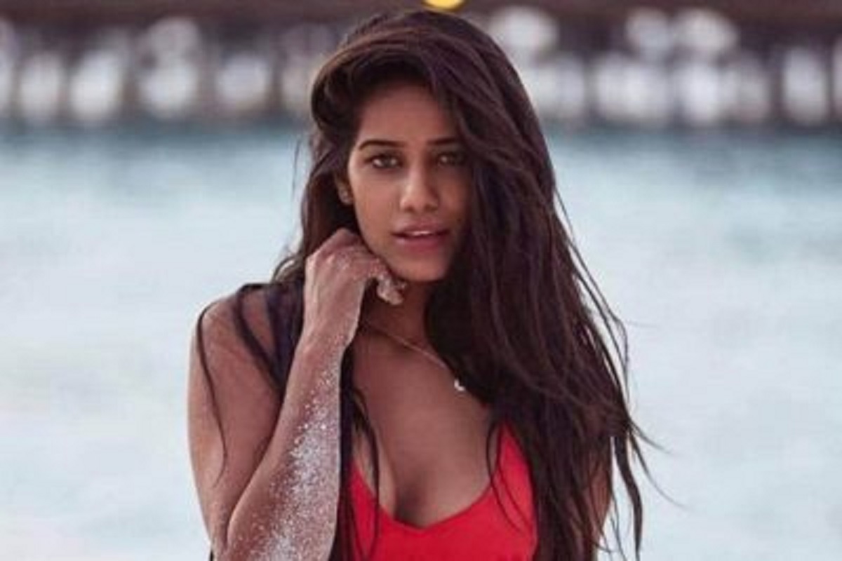 अश्लील व्हिडीओमुळे पूनम पांडे अडचणीत; पोलीस ठाण्यात FIR दाखल