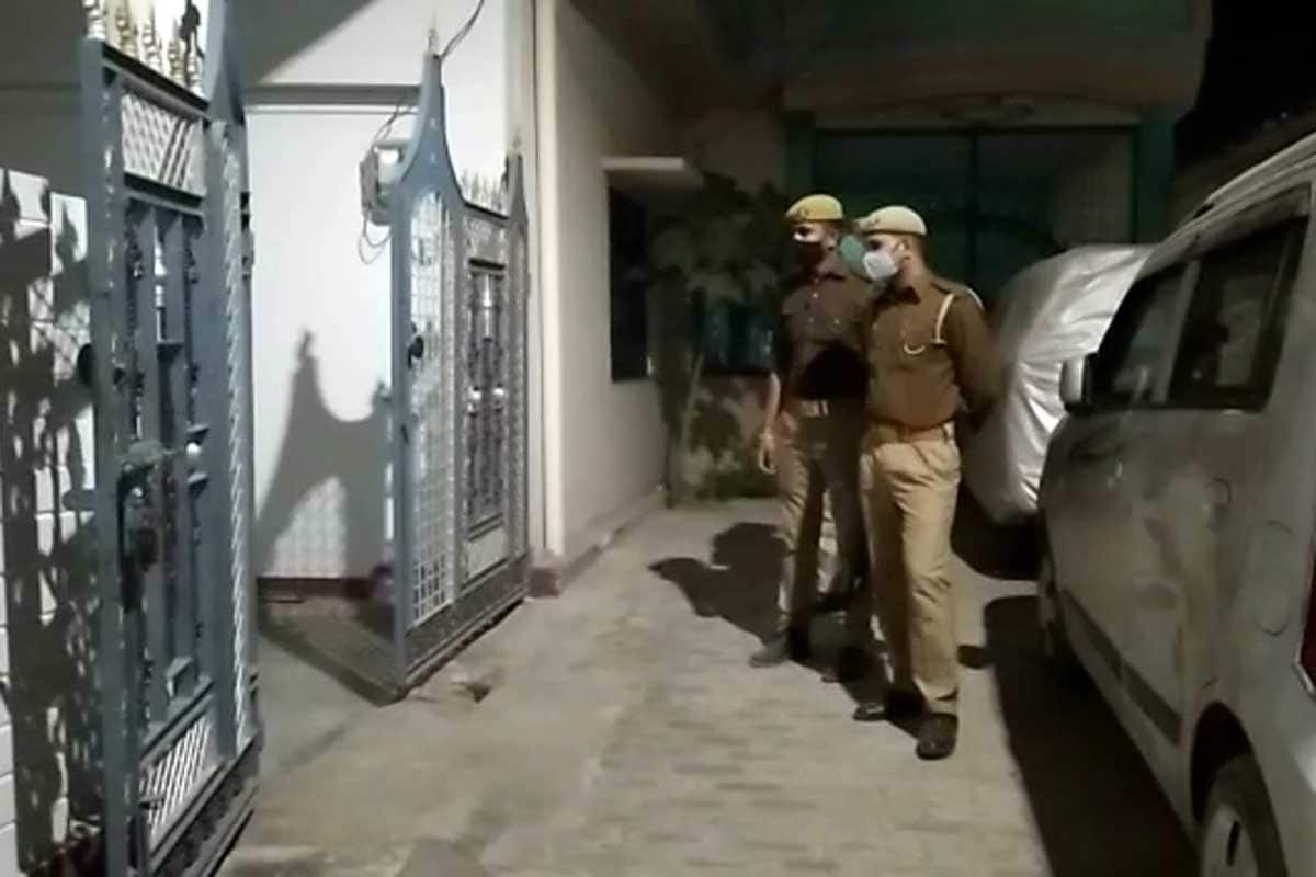पोलीस इन्स्पेक्टरच्या 15 वर्षांच्या मुलीनेच घातल्या सख्ख्या भावाला गोळ्या; वर दरोडा पडल्याचा केला बनाव