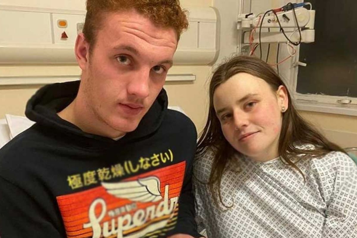 साऊथ वेल्स  ( South Wales) येथे राहणारी डियोन सीबोर्न (Dion Seaborne) गेल्या काही महिन्यांपासून पाठीच्या दुखण्यामुळे त्रस्त होती. आणि जेव्हा तिचं दुखणं वाढलं तेव्हा ती ग्वेंट रुग्णालयात पोहोचली. येथे ती चाचणी करुन रिपोर्ट येण्याची वाट पाहत असताना अचानक तिच्या पोटात जोरात कळ आली.  