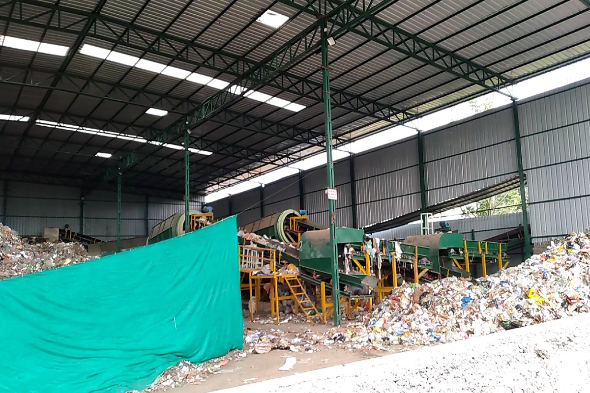 पुण्याचा कचरा प्रश्न पुन्हा पेटला, आक्रमक ग्रामस्थांनी केली ऑफिसची तोडफोड