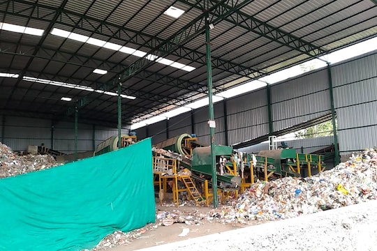 पुण्याचा कचरा प्रश्न पुन्हा पेटला, आक्रमक ग्रामस्थांनी केली ऑफिसची तोडफोड