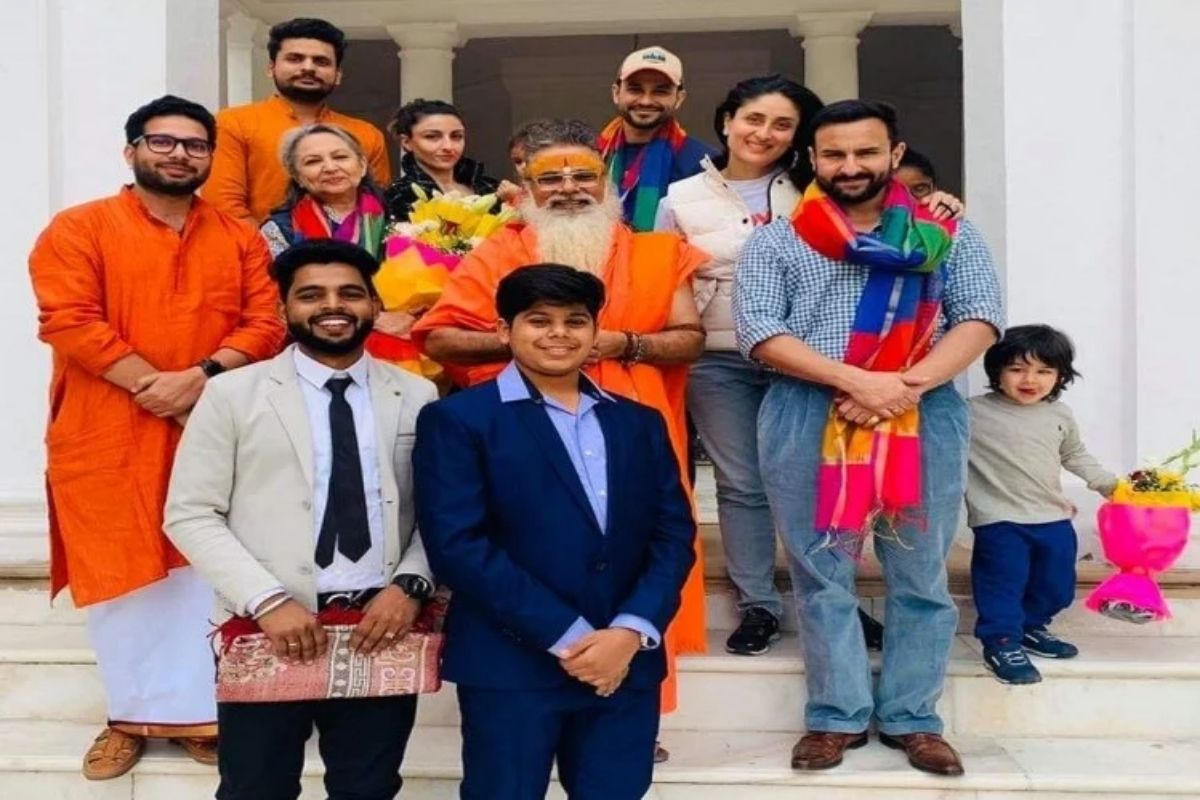 एका मुलाखतीत सैफने सांगितलं होतं की, तसं पाहता हे पॅलेस त्यांना वडिलोपार्जित संपत्तीचा भाग म्हणून मिळायला हवं होतं, मात्र त्यांना याची किंमत द्यावी लागली. सैफने सांगितलं की, चित्रपटातून कमावलेल्या पैशातून हा पॅलेज पुन्हा खरेदी केला. एका मुलाखतीत सैफने सांगितलं होतं की, तसं पाहता हे पॅलेस त्यांना वडिलोपार्जित संपत्तीचा भाग म्हणून मिळायला हवं होतं, मात्र त्यांना याची किंमत द्यावी लागली. सैफने सांगितलं की, चित्रपटातून कमावलेल्या पैशातून हा पॅलेज पुन्हा खरेदी केला.