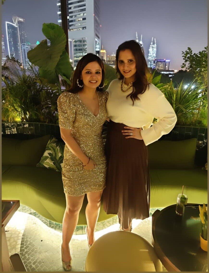 साक्षीच्या बर्थ डे पार्टीमध्ये भारतीय टेनिस स्टार सानिया मिर्झा (Sania Mirza) आणि तिचा पती पाकिस्तानी क्रिकेटपटू शोएब मलिकही (Shoaib Malik)उपस्थित होता. (Sania Mirza/Instagram) साक्षीच्या बर्थ डे पार्टीमध्ये भारतीय टेनिस स्टार सानिया मिर्झा (Sania Mirza) आणि तिचा पती पाकिस्तानी क्रिकेटपटू शोएब मलिकही (Shoaib Malik)उपस्थित होता. (Sania Mirza/Instagram)